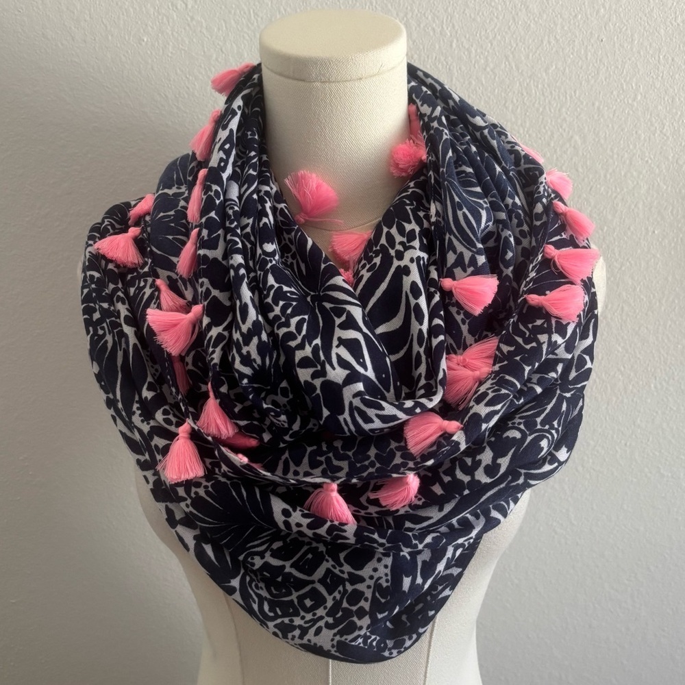 NWT Lilly Pulitzer Resort Infinity Loop Scarf High Tide Navy Pink Tassel - Picture 2 of 10